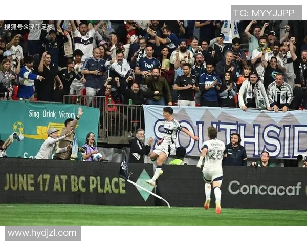 足球球迷的热情与坚持:探索他们背后的故事与情感纽带 足球球迷的热情与坚持:探索他们背后的故事与情感纽带